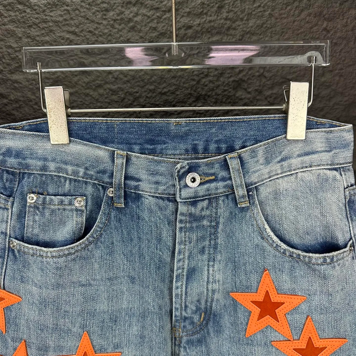 P290 GALLERY DEPT. Co-branded 2025 new limited edition orange star patchwork couple style washed loose jeans 🔥High version🔥High version🔥 Top ceiling quality Styles with different washed textures are very friendly to people with thin legs and thick legs. The straight and loose version is very flattering to the leg shape. Moderate length that never goes out of style, easy and casual to match, basic styling for various styles, a must-have in the wardrobe! The fabric is stiff but also makes the upper body soft without losing texture. The washing process is even more perfect. It is a must-have item for everyone! ! ! Washed wheat, hang tag, pants label, three complete labels, color: blue, size: 28, 30, 32, 34, 36 (five sizes)